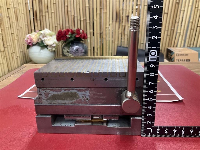  129×69×全高82mm 一部欠けあり Magnet Chuck Image 3