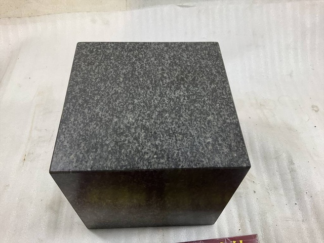  200×200×200mm 一部欠けあり Surface plate (Long side 0.00m~) Image 2