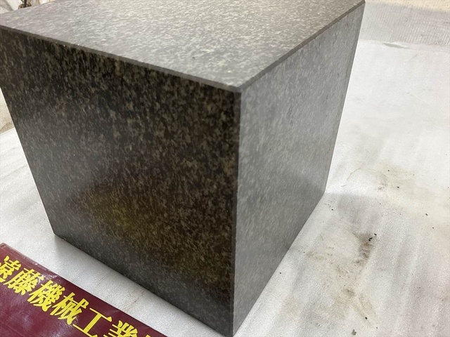  200×200×200mm 一部欠けあり Surface plate (Long side 0.00m~) Image 3