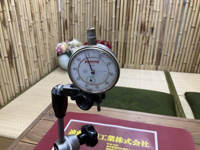 日研工作所 PEACOCK 0,01×10mmダイヤルゲージ付 スタンド・ステージ、測定工具 の画像 1枚目