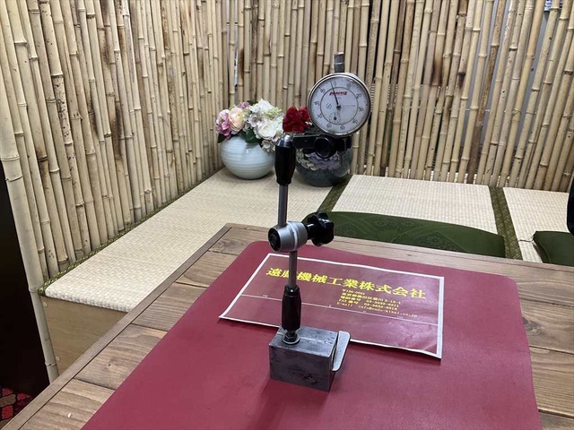 日研工作所 PEACOCK 0,01×10mmダイヤルゲージ付 スタンド・ステージ、測定工具 の画像 2枚目