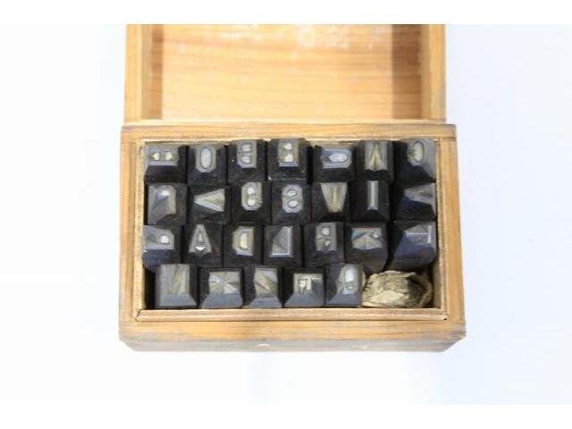  英文字セット 文字高7mm その他作業工具関連 の画像 1枚目
