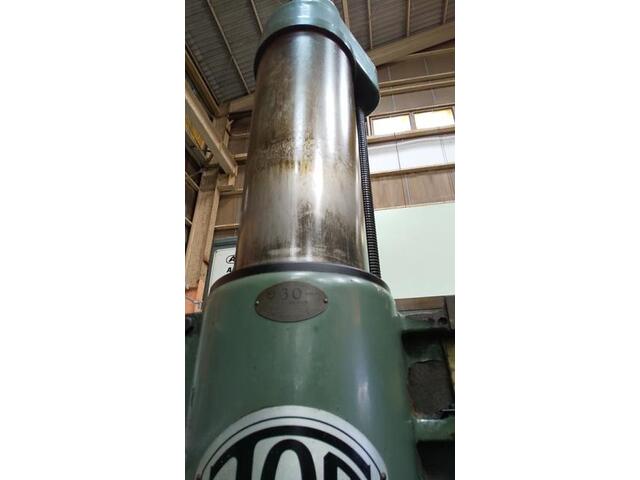 TOA TRD-800C Radial Drilling Machine Image 3