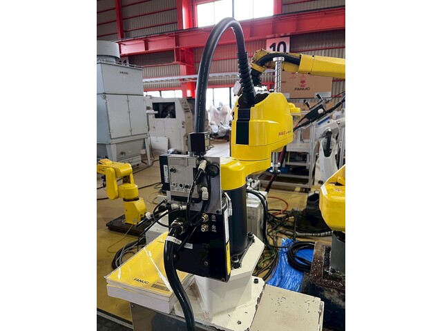 FANUC SR-3iA Robot Image 3
