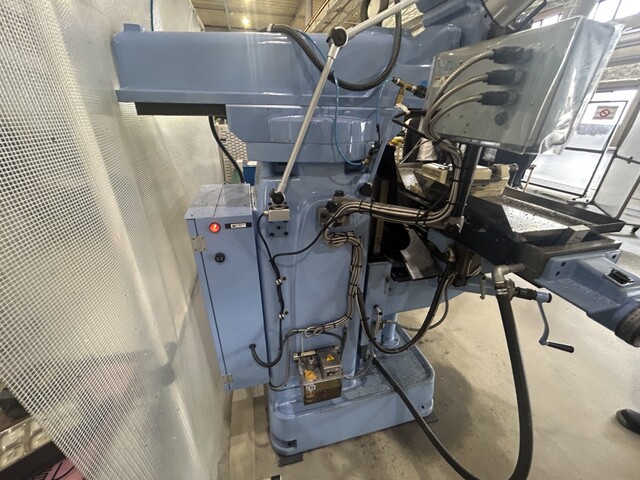 Iwashita NK-1R Vertical Milling Machine Image 5