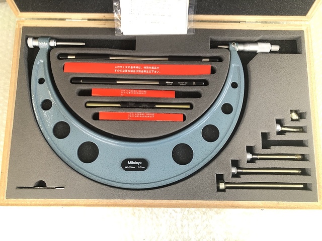ミツトヨ OMC-300(104-136) マイクロメーター（外側） の画像 2枚目