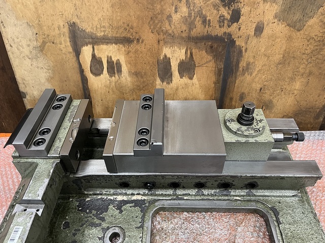 TAKEDA MACHINE TOOLS KTV150-2W Vice Image 2