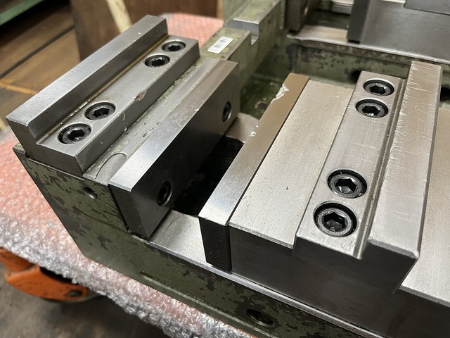 TAKEDA MACHINE TOOLS KTV150-2W Vice Image 9