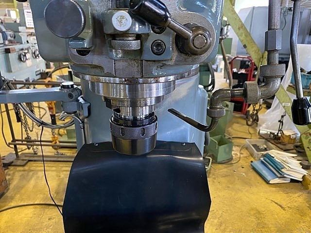 MAKINO KVJP-55 Vertical Milling Machine Image 5