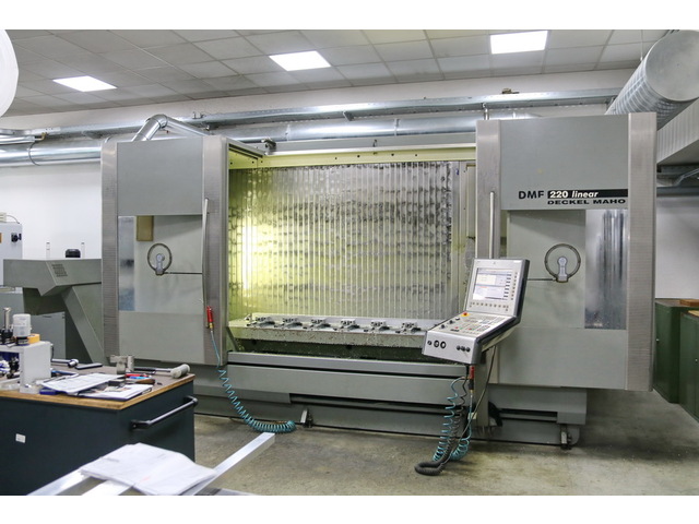 DECKEL MAHO DMF 220 linear Vertical Machining Center Image 4