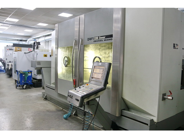 DECKEL MAHO DMF 220 linear Vertical Machining Center Image 18