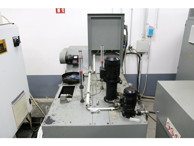 DECKEL MAHO DMF 220 linear Vertical Machining Center Image 36