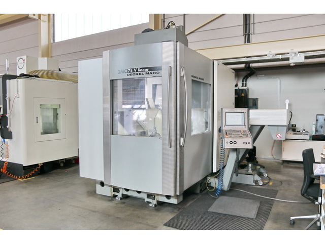 DECKEL MAHO DMC 75 V linear Vertical Machining Center Image 1