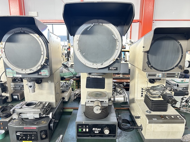 Nikon V-12 Projector Image 1