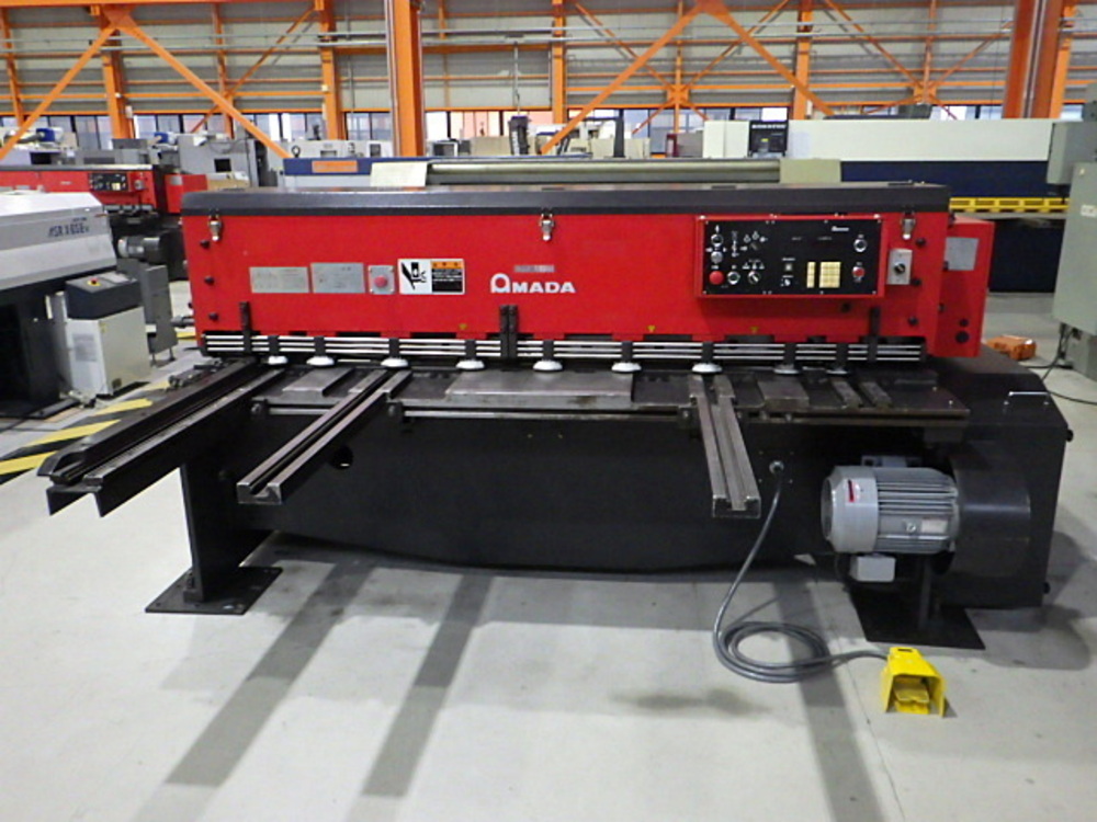 AMADA M2045 Shearing Machine