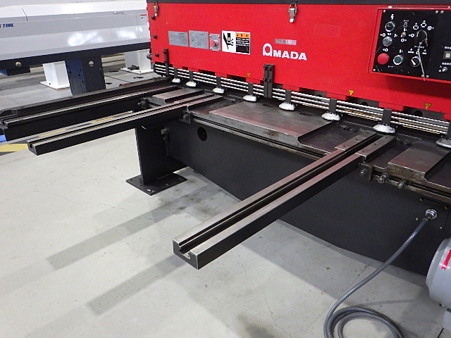 AMADA M2045 Shearing Machine Image 2