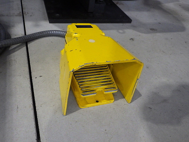 AMADA M2045 Shearing Machine Image 8