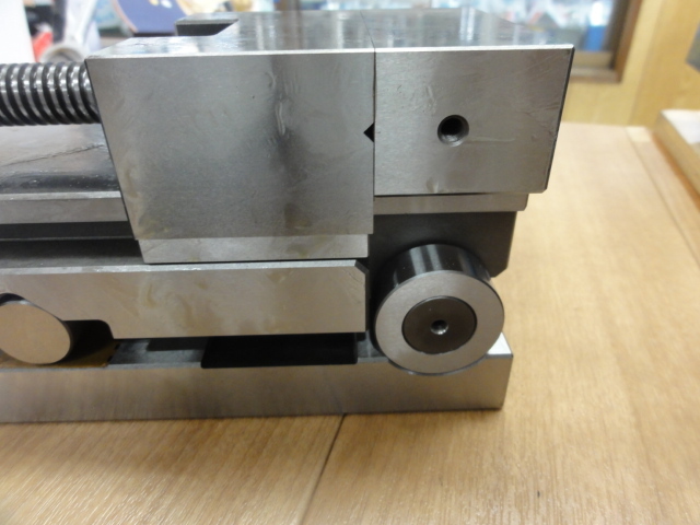 SAKAE SEIKI SNV-80V Vice Image 3