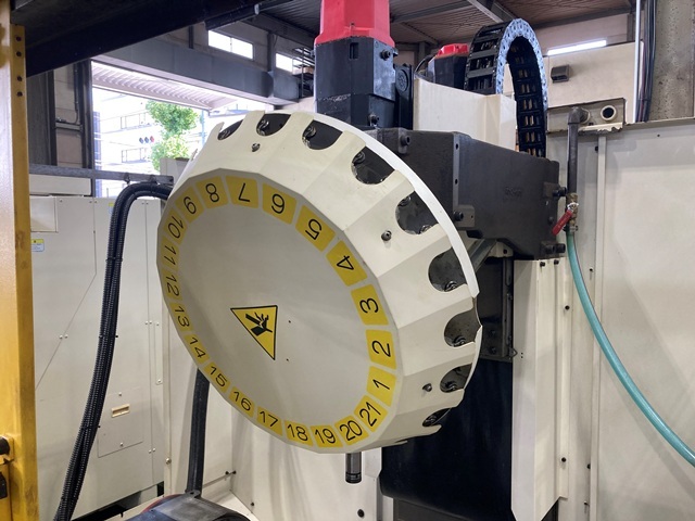 FANUC α-T21iFLa Vertical Machining Center Image 9