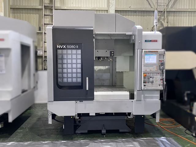 DMG森精機 NVX 5080II/40 (No.NV502140107) 立型マシニングセンタ の画像 1枚目