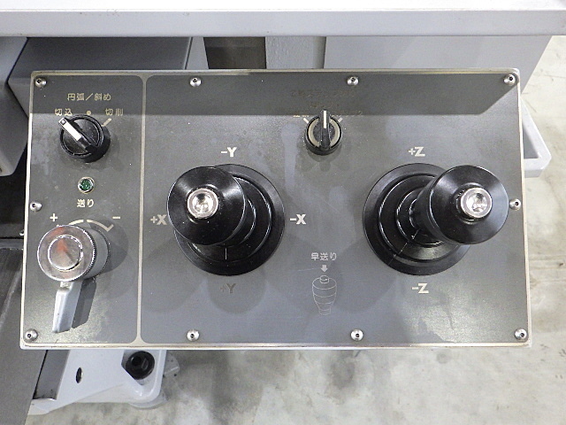 YAMASAKI GIKEN F-352 NC Vertical Milling Machine Image 10