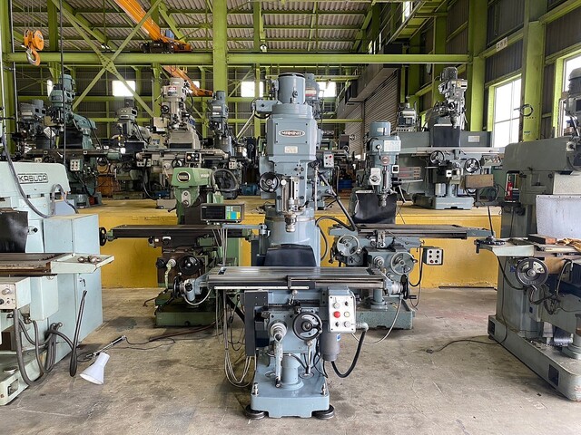 MAKINO KVJP-55 Vertical Milling Machine Image 1
