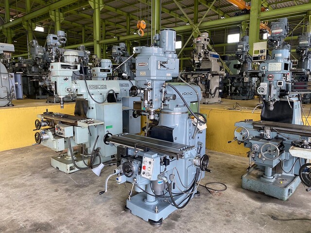 MAKINO KVJP-55 Vertical Milling Machine Image 3