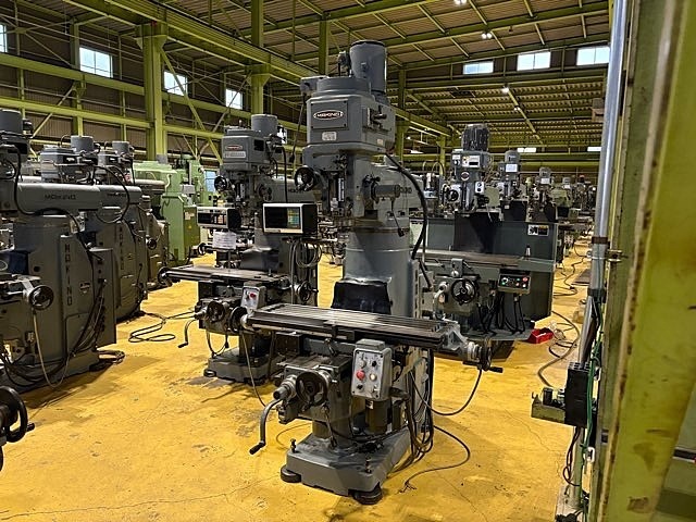 MAKINO KVP-55 Vertical Milling Machine Image 2