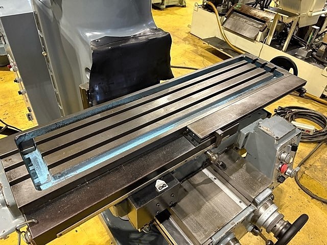 MAKINO KVP-55 Vertical Milling Machine Image 5