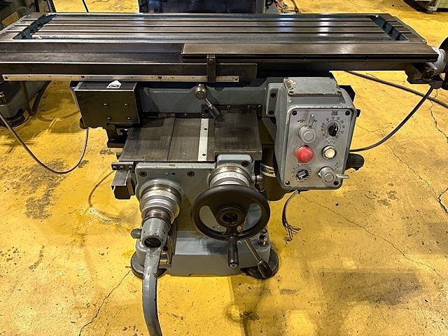 MAKINO KVP-55 Vertical Milling Machine Image 6