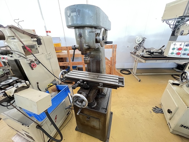INOUE KOKI EV-6 Vertical Milling Machine Image 1