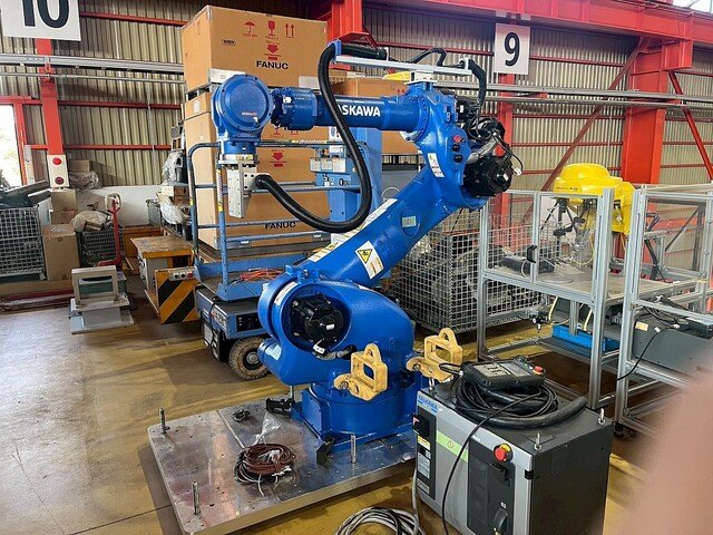 安川 MOTOMAN-GP180 Robot Image 1