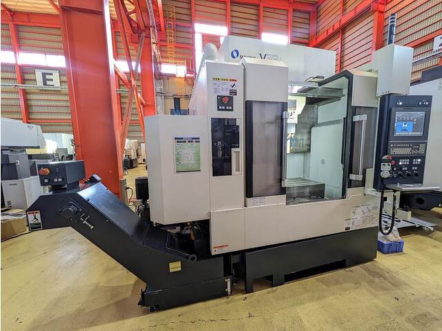 MAKINO V33i Vertical Machining Center Image 1