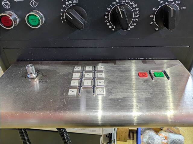 MAKINO V33i Vertical Machining Center Image 2