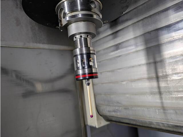 MAKINO V33i Vertical Machining Center Image 3