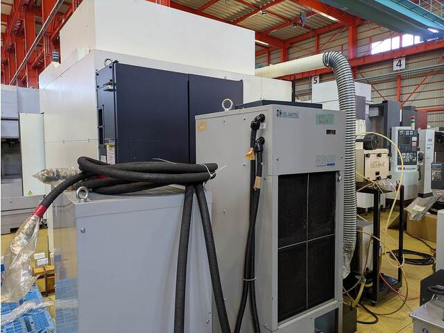 MAKINO V33i Vertical Machining Center Image 4