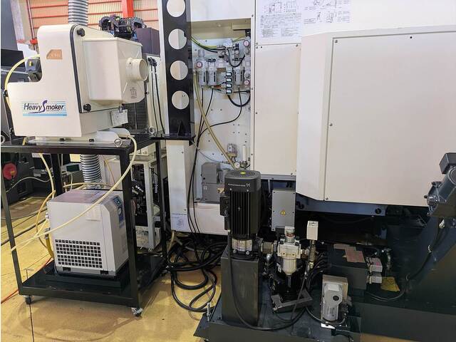 MAKINO V33i Vertical Machining Center Image 5
