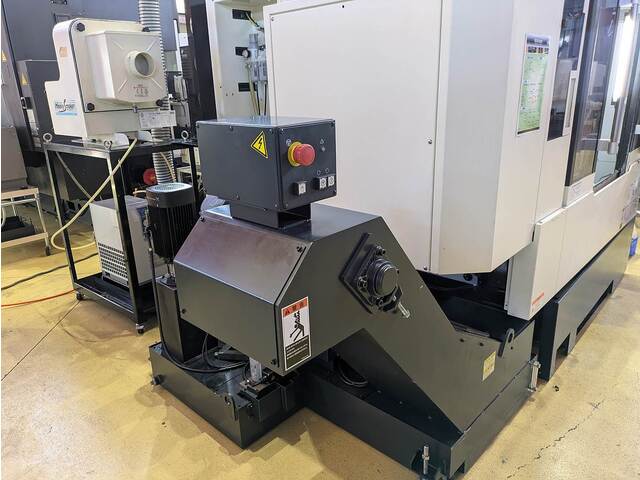 MAKINO V33i Vertical Machining Center Image 6