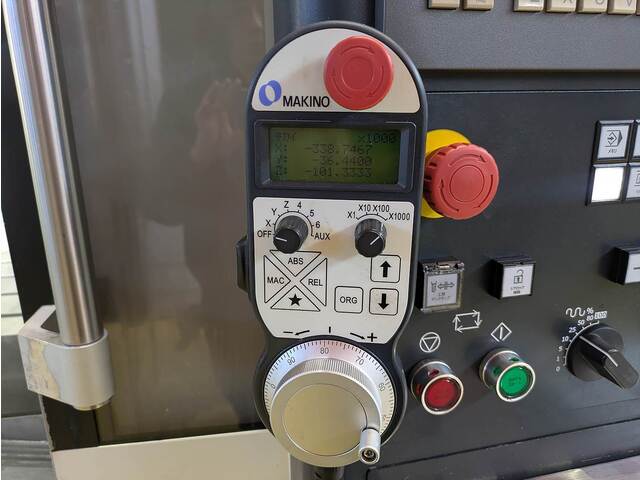 MAKINO V33i Vertical Machining Center Image 11