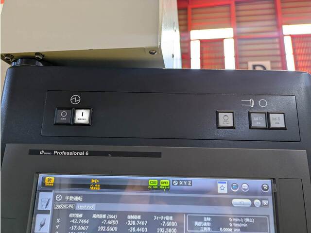MAKINO V33i Vertical Machining Center Image 14