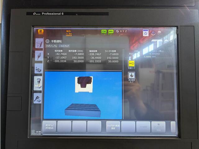 MAKINO V33i Vertical Machining Center Image 15