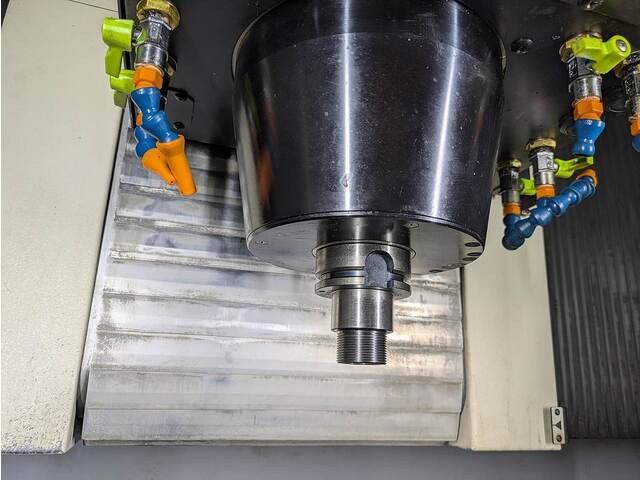 MAKINO V33i Vertical Machining Center Image 17