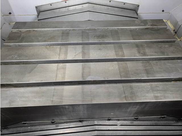 MAKINO V33i Vertical Machining Center Image 18