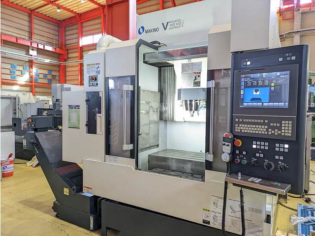MAKINO V33i Vertical Machining Center Image 20