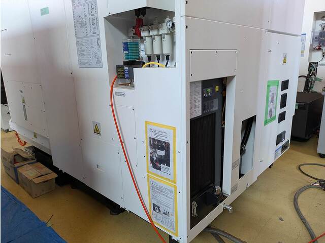 ヤマザキマザック VARIAXIS J-500 門型マシニングセンタ/五面加工機 の画像 4枚目