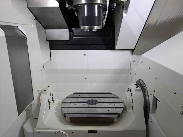 ヤマザキマザック VARIAXIS J-500 門型マシニングセンタ/五面加工機 の画像 17枚目