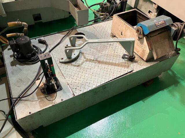 KONDO MACHINE WORKS CGK-750-NC NC Cylindrical Grinder Image 6