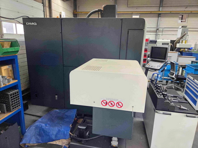 DECKEL MAHO DMC 835 V New Design Vertical Machining Center Image 2