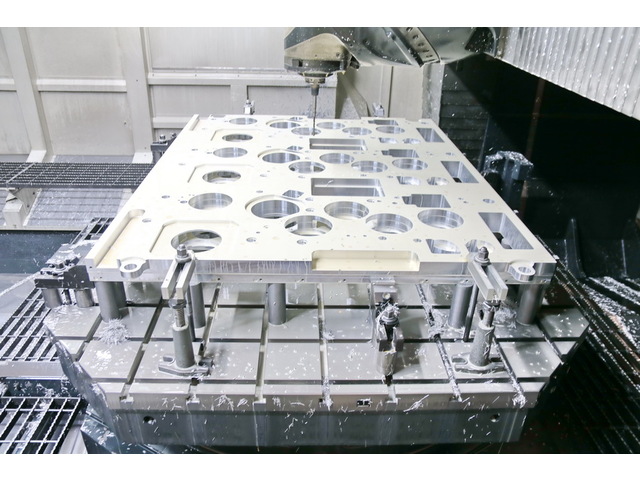DMG MORI DMC 340 U 5Axis Machining Center Image 2