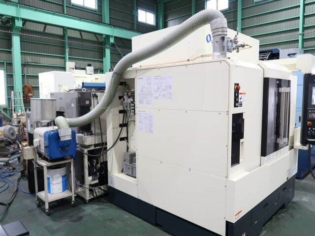 MAKINO V33i Vertical Machining Center Image 4